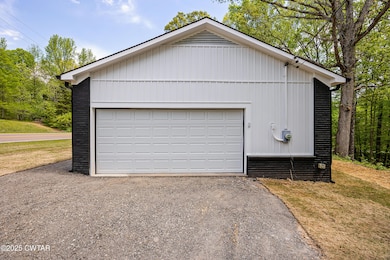 E02A6839