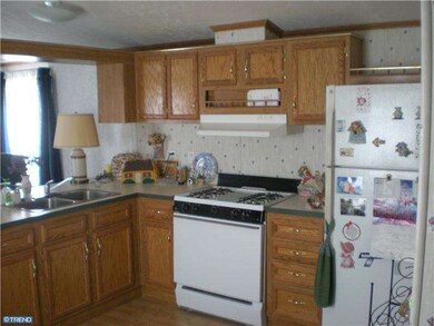 32 Rosewood Ln, Phoenixville, PA 19460 - photo 3