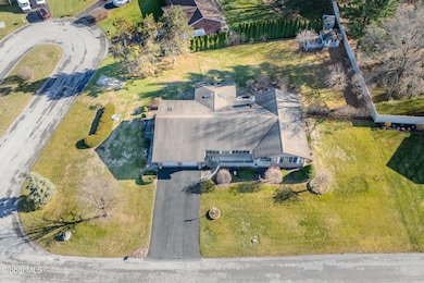 15 Huntleigh Dr, Albany, NY 12211 - photo 2