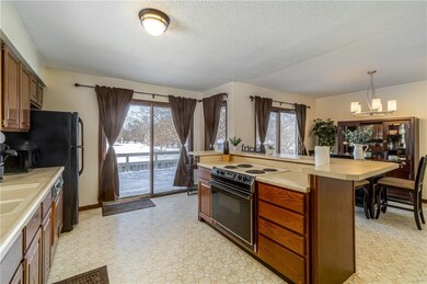 2924 E Shawnee Ave, Des Moines, IA 50317 - photo 6