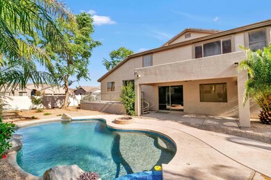 Nice beach pad in pool to enjoy
