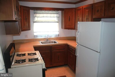 9247 Whiskey Bottom Rd, Laurel, MD 20723 - photo 5