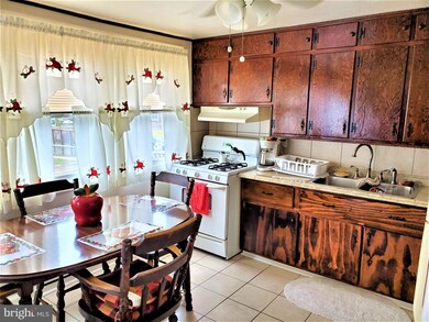 801 Regis Ct, Halethorpe, MD 21227 - photo 4