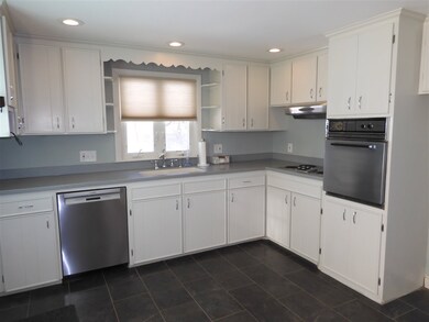 34 Iris Ave, Salem, NH 03079 - photo 3