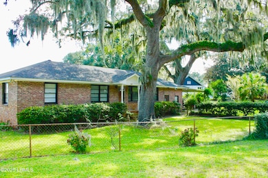 807 11th St, Port Royal, SC 29935 - photo 4