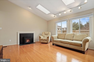 9307 Sparrow Valley Dr, Montgomery Village, MD 20886 - photo 4