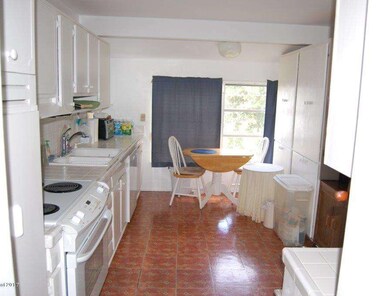 Kitchen eat in