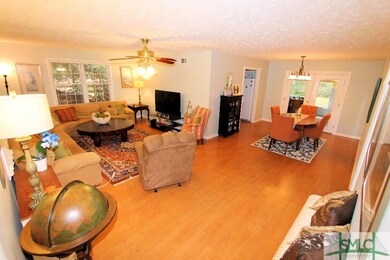 Spacious Family room and Dining room!