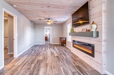 802 Quiet Oaks Way Dandridge-large-004-0