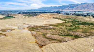 Overview of rural landscape with a mountainous background