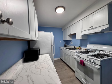 750 S Dickerson St unit 103, Arlington, VA 22204 - photo 2