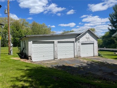 3 car detached garage