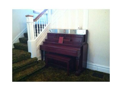 Entry/Foyer.