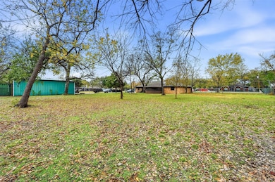 809 Nadine Ln, Grand Prairie, TX 75052 - photo 3