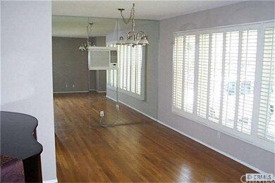 Living Room/Dining Area