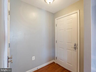 4151 S Four Mile Run Dr unit 401, Arlington, VA 22204 - photo 6