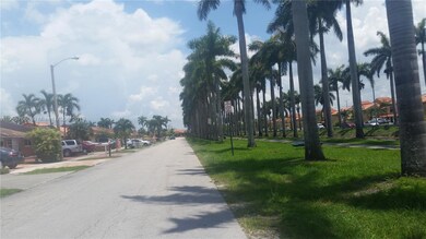 Enjoy the view of beautiful canals and palms trees that welcomes your neighhood!!