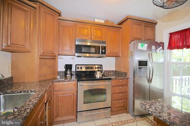 12841 Mill Brook Ct, Woodbridge, VA 22192 - photo 2