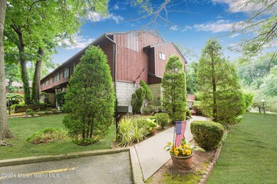 87 Stone Ln unit 118, Staten Island, NY 10314 - photo 3