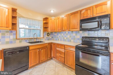 239 Canterbury Dr, Wallingford, PA 19086 - photo 5