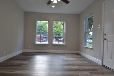 7543 W Knoll St, Houston, TX 77028 - photo 4