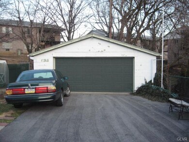 1308 Greenview Dr, Bethlehem, PA 18018 - photo 3