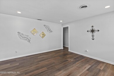 6804 Snow White Dr, Jacksonville, FL 32210 - photo 5