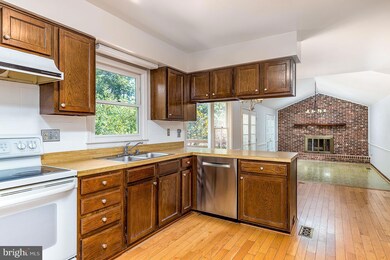 12780 Flat Meadow Ln, Herndon, VA 20171 - photo 7