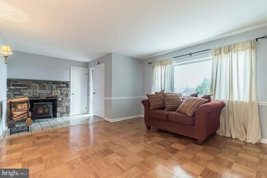 27 E Hillcrest Ave, Chalfont, PA 18914 - photo 2