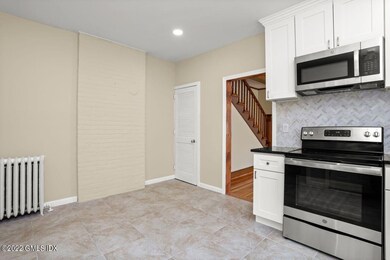 Eat-in Kitchen