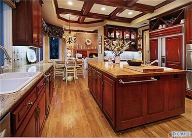 Gourmet kitchen