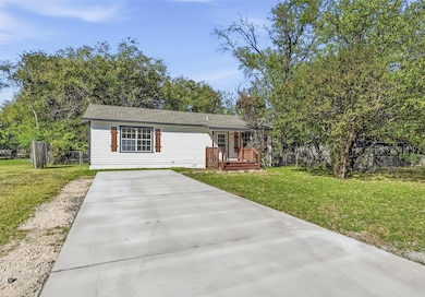 704 Graham St, Cleburne, TX 76033 - photo 2