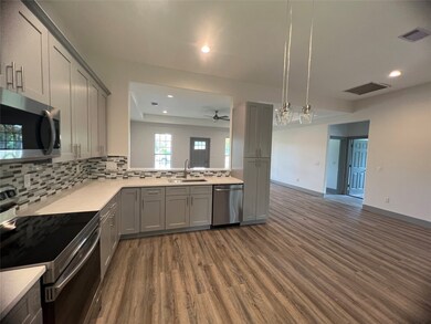 13576 Pinewood Village Dr, Conroe, TX 77302 - photo 4