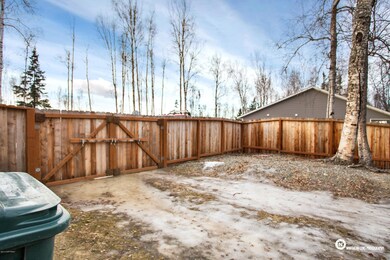11_FencedYard