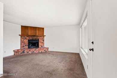 3305CastlevaleRd-6