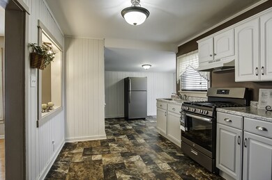 1404 Sprott St, Auburn, IN 46706 - photo 7