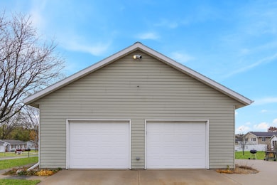 1333 East Ave N, Onalaska, WI 54650 - photo 3