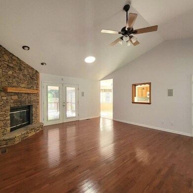 1418 W Riverside Dr, Cookeville, TN 38506 - photo 4