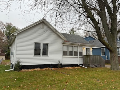 2054 Crosat St, La Salle, IL 61301 - photo 2