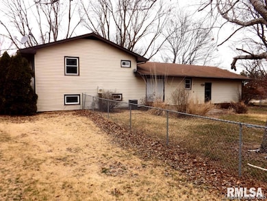 443 Westport Rd, Galesburg, IL 61401 - photo 4