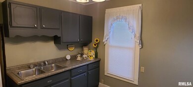 1702 N Fillmore St, Davenport, IA 52804 - photo 6