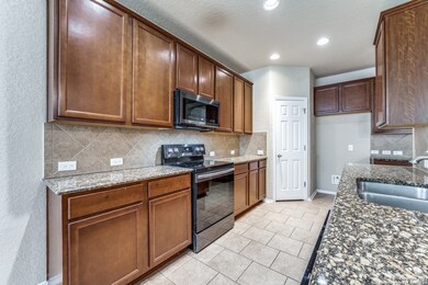 10010 Dawn Trail, San Antonio, TX 78254 - photo 7