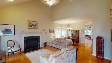 5 Blanchard Ln, MerriMacK, NH 03054 - photo 3