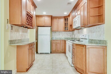 5682 Oak Tanager Ct, Burke, VA 22015 - photo 4