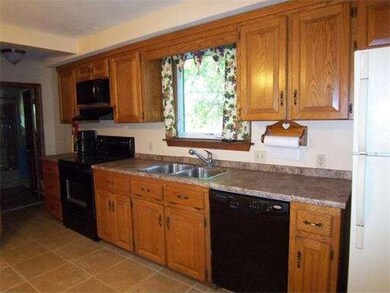 19 Cedar St, Milford, MA 01757 - photo 5