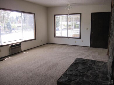 143 SE Piper Dr, Bend, OR 97702 - photo 2