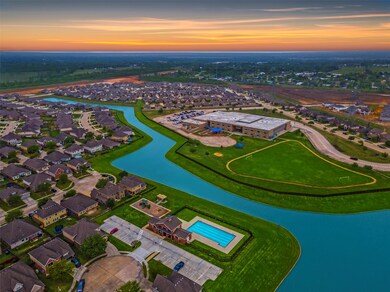 366 Lake Line Dr, Alvin, TX 77511 - photo 2