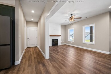 248 Lenore Cir, Fraziers Bottom, WV 25082 - photo 6