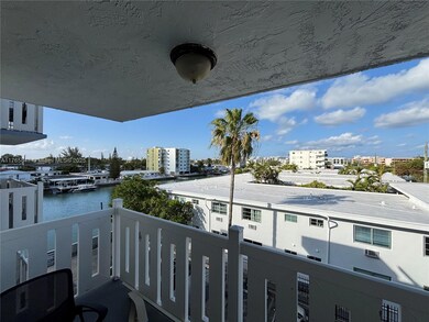 Waterway Plaza unit 413, Miami Beach, FL 33141 - photo 4