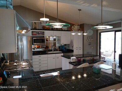 gourmet kitchen